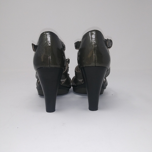 Sofft Olive Green Patent Sandals with studs Sz 5M - Picture 9 of 9